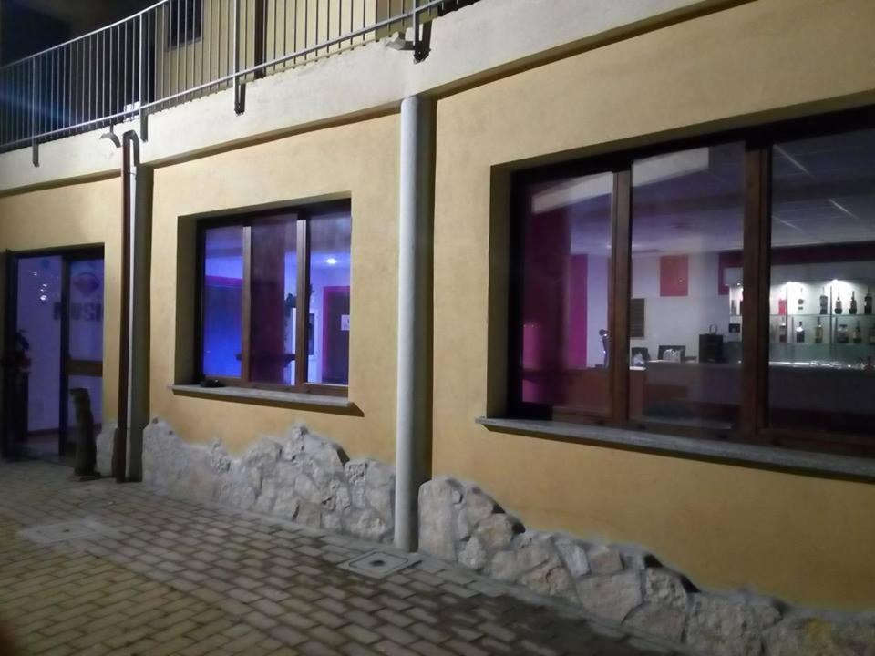 Hotel Bena E Traes Laerru Eksteriør bilde