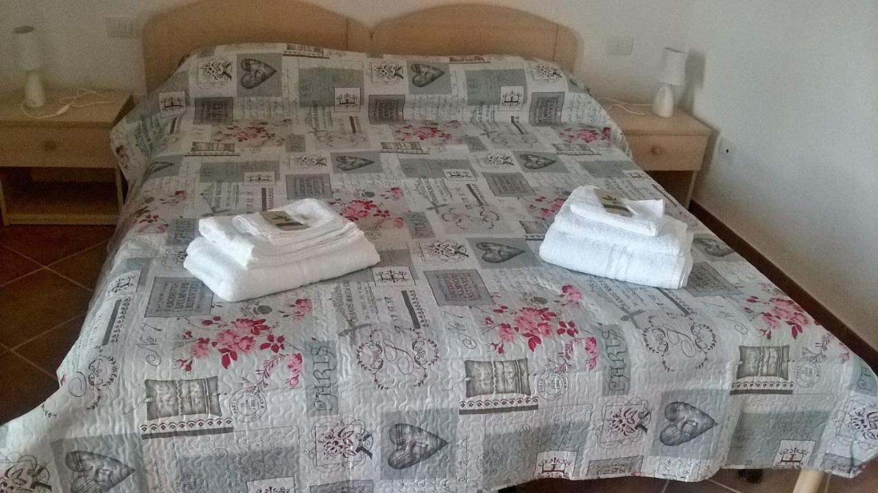 Hotel Bena E Traes Laerru Eksteriør bilde
